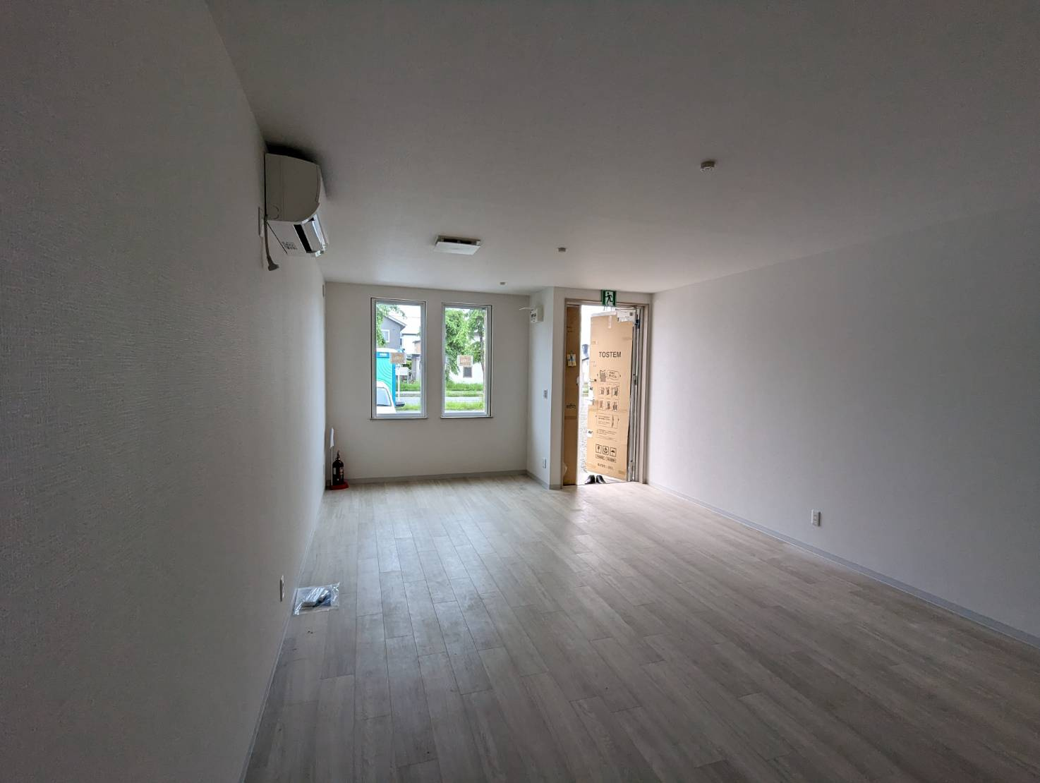 昭和中央3-2-4貸店舗の居間・リビング