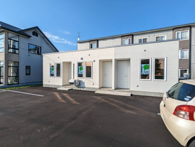 昭和中央3-2-4貸店舗の駐車場