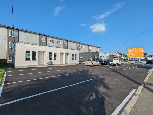 昭和中央3-2-4貸店舗の駐車場