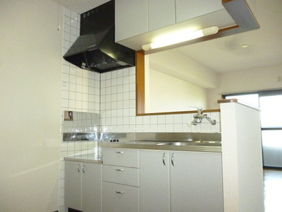 【キッチン】 | クレイドル | コンパクトなキッチンで掃除もラクラク