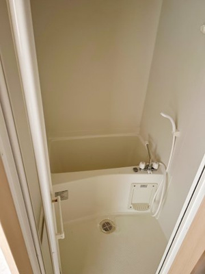 【浴室】 | カルネドールⅢ | ※写真は別部屋の物です。