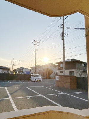 【駐車場】 | カルネドールⅢ | ※写真は別部屋の物です。