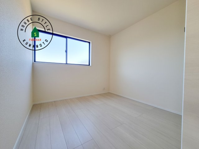 合志市須屋第12-2棟（1号棟）の子供部屋|採光良好な洋室は全居室、複層ガラスの遮熱効果と断熱効果で、一年中快適に過ごせます。