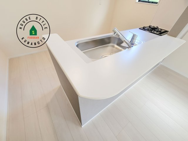 合志市須屋第12-2棟（1号棟）のダイニング|会話が弾む場所として居心地の良いリビングです。