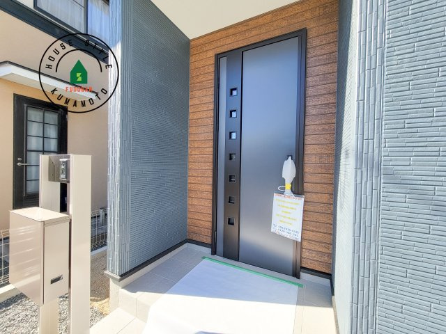 合志市須屋第12-2棟（1号棟）の玄関|おでかけの時も帰った時も、「我が家」を最初に感じでもらえる素敵な空間に。