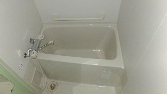 レオネクスト赤坂の浴室|広めお風呂です。