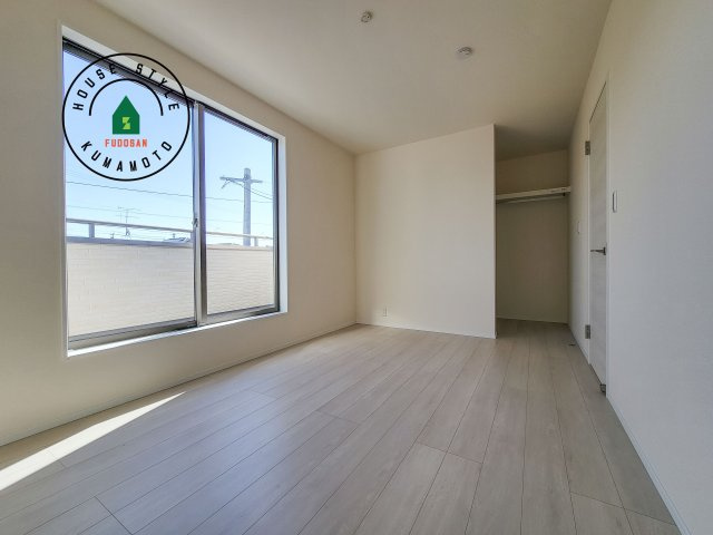 合志市須屋第12-2棟（2号棟）の寝室|主寝室には収納力に優れたクローゼットがありますので、お部屋もすっきり片付きます。