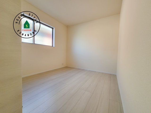 合志市須屋第12-2棟（2号棟）の洋室|採光良好な洋室は全居室、複層ガラスの遮熱効果と断熱効果で、一年中快適に過ごせます。