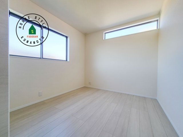 合志市須屋第12-2棟（2号棟）の子供部屋|採光良好な洋室は全居室、複層ガラスの遮熱効果と断熱効果で、一年中快適に過ごせます。