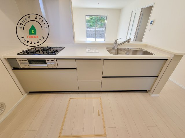 合志市須屋第12-2棟（2号棟）のキッチン|ご家族を近くに感じられる対面キッチンのLDK。会話もはずみそうですね。