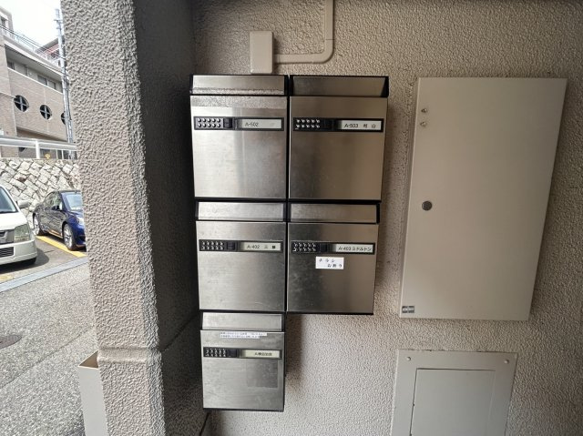 ハイツ一王山 A棟のその他|郵便受けは１階のスペースにございます！