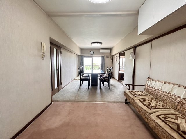 ハイツ一王山 A棟の居間・リビング