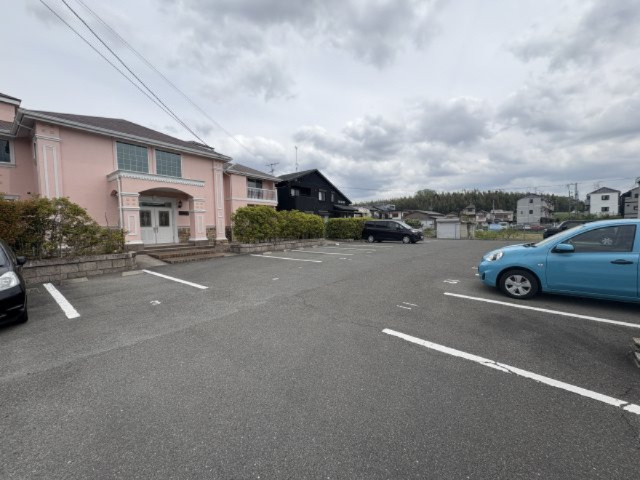 フレイグランス久我の駐車場
