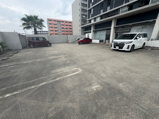 Y's GARDENの駐車場