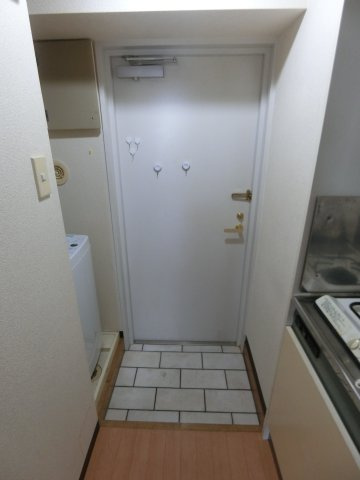 プラーズ新丸子の玄関