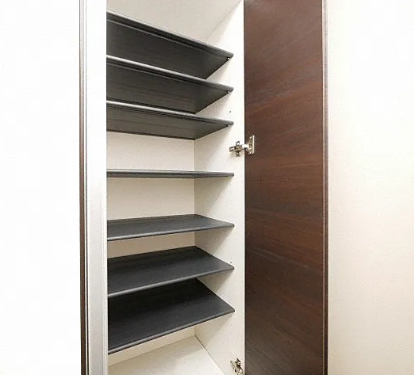 札幌市中央区南二十二条西8丁目　一棟マンション　築4年の玄関