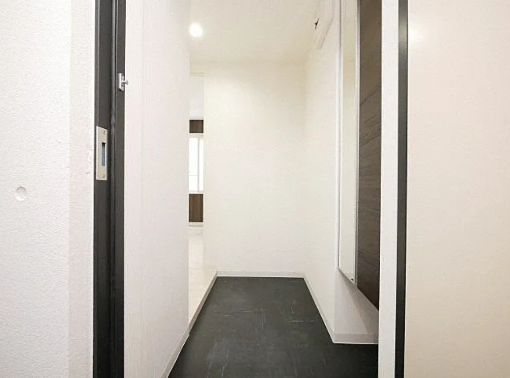 札幌市中央区南二十二条西8丁目　一棟マンション　築4年の玄関