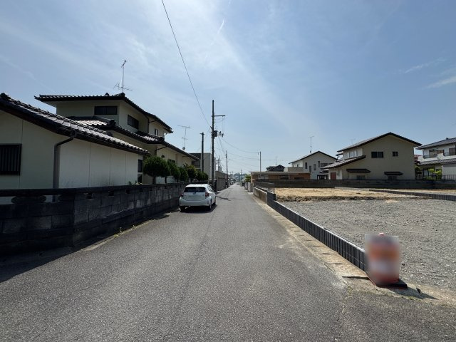 新築戸建・建売　小名浜岡小名第2　Livele Garden　全2棟の前面道路含む現地写真