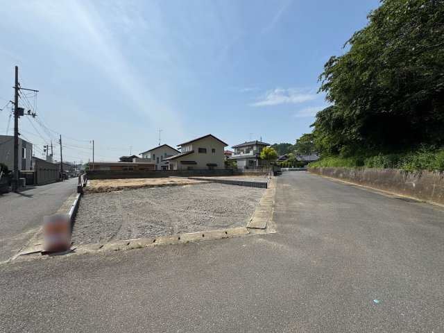 新築戸建・建売　小名浜岡小名第2　Livele Garden　全2棟の前面道路含む現地写真