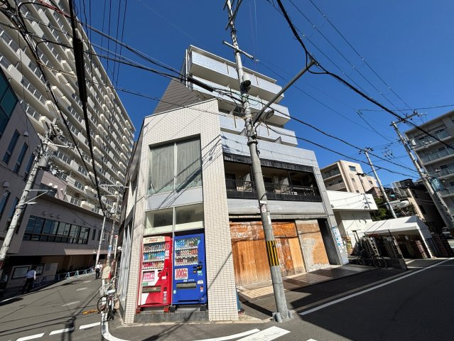 淡路駅前ビルの外観