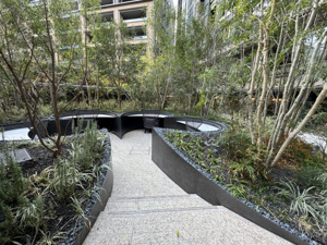 【中庭】 | 各棟をつなぐガーデンエントランス
2025年5月8日撮影