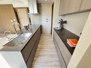 【キッチン】 | ご家族やゲストの様子を見守りながら料理ができる対面式システムキッチン
2025年5月8日撮影