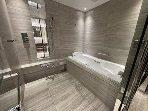 【浴室】 | 1坪サイズ以上でゆったりとしたラグジュアリーバスルーム
2025年5月8日撮影