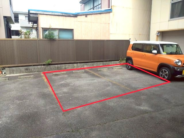 吉野屋ビルの駐車場