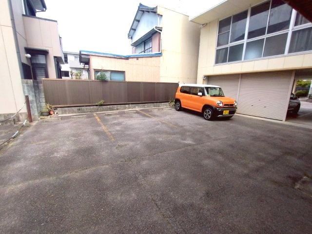 吉野屋ビルの駐車場