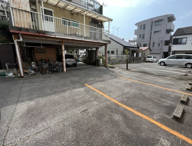 吉野屋ビルの駐車場