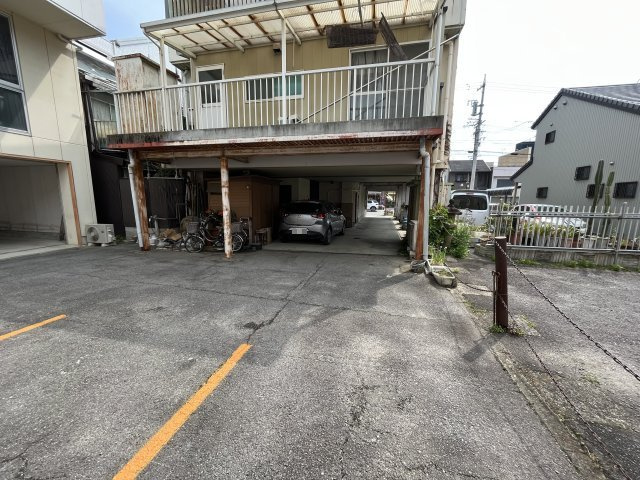 吉野屋ビルの駐車場