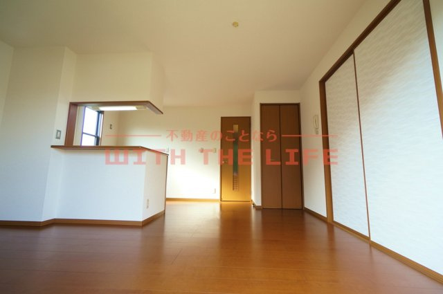 メルベーユ・ドミール【10，000円キャッシュバック対象物件】の居間・リビング|ゆったり過ごせる居間です