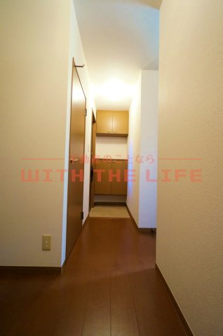 メルベーユ・ドミール【10，000円キャッシュバック対象物件】の玄関|明るい玄関です