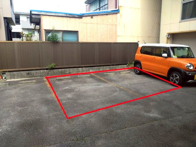 吉野屋ビルの駐車場