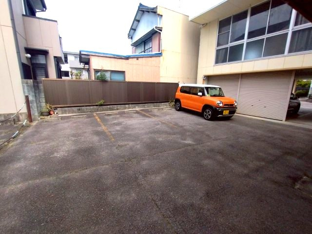 吉野屋ビルの駐車場