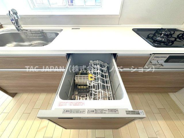 川口市青木1丁目7期　新築戸建のキッチン|食器洗乾燥機　食器洗いの時間を省けます。空いた時間はテレビでも見て少しゆっくりしてください。