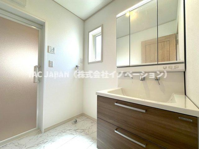 川口市青木1丁目7期　新築戸建の独立洗面台|清潔感と機能性を兼ね備えた洗面台で、家族の朝をスマートにサポート。