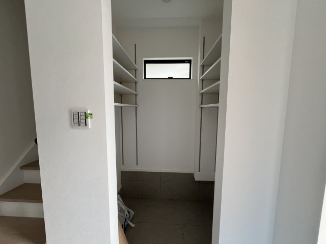 海まで徒歩12分！緑豊かな高台にある新築住宅の収納|SIC