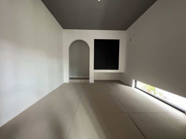 海まで徒歩12分！緑豊かな高台にある新築住宅の和室