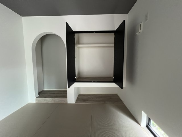 海まで徒歩12分！緑豊かな高台にある新築住宅の和室