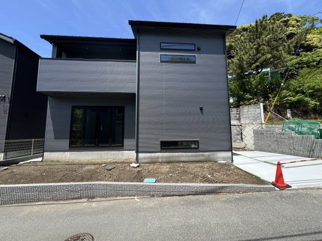 海まで徒歩12分！緑豊かな高台にある新築住宅