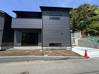 海まで徒歩12分！緑豊かな高台にある新築住宅の画像