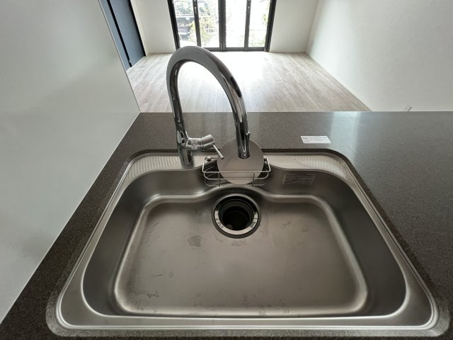 海まで徒歩12分！緑豊かな高台にある新築住宅の浴室