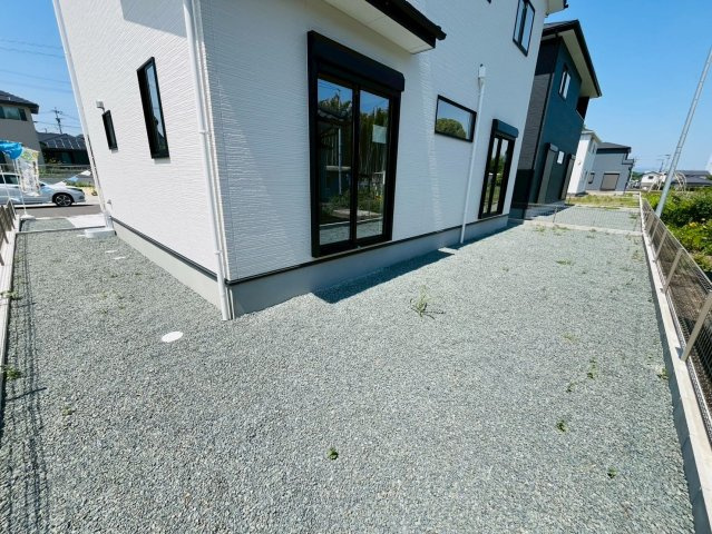 よかタウン／東区戸島西7丁目3期／１１号棟の庭