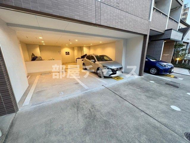 アレーヌコート金山の駐車場