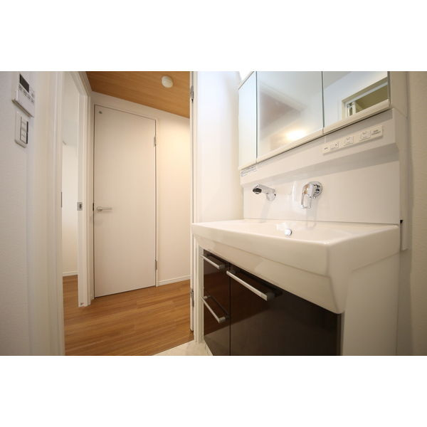 アレーヌコート金山の独立洗面台