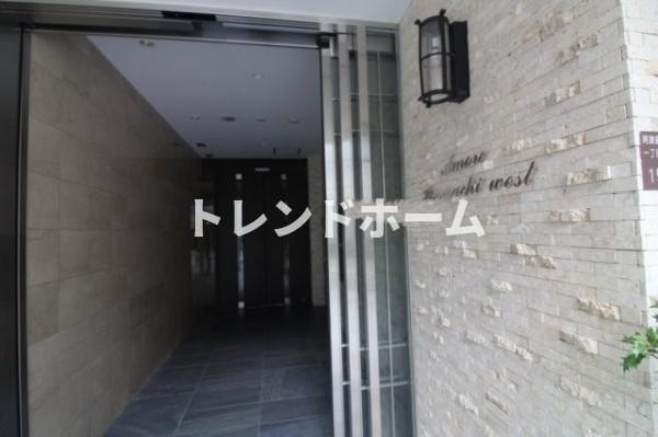 アモーレ本町 ウエストのエントランス|選べる家電プランあり！！