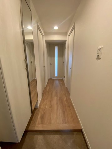 【玄関】 | 東峰マンション長者原 | 収納力に優れた玄関でいつでも片付いた状態でお客様を迎えられます