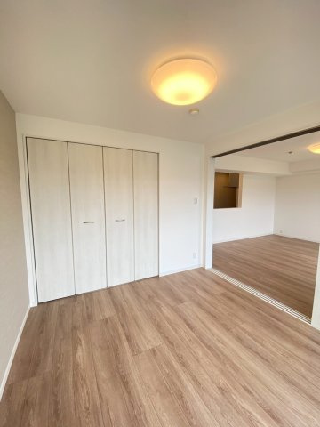 【洋室】 | 東峰マンション長者原 | リビングとは引き戸でフラットにつながっています