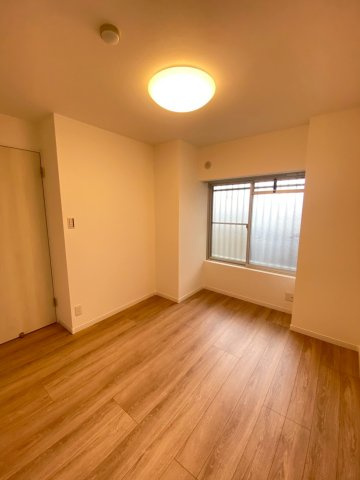 【洋室】 | 東峰マンション長者原 | 各部屋にはクローゼットを完備しています！収納が多いお家はすっきりして快適空間です